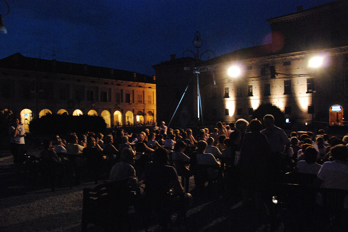 teatro-sociale-gualteri-2012-piazza-3