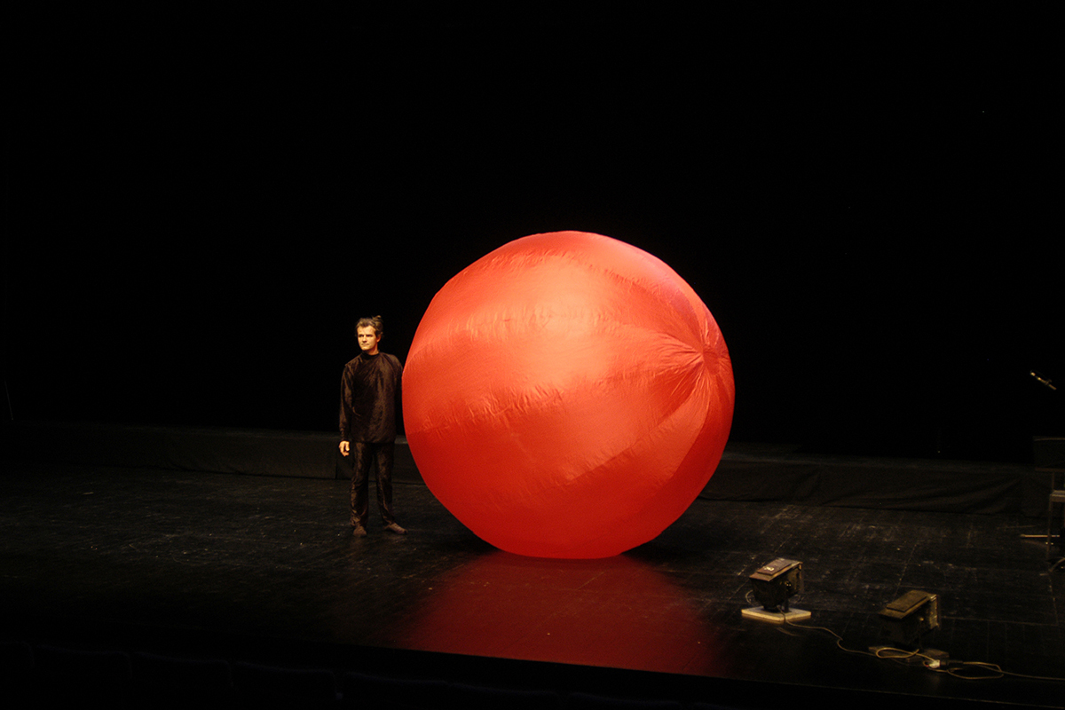 Teatro Sociale Gualtieri – La Balle Rouge_02_1200x800